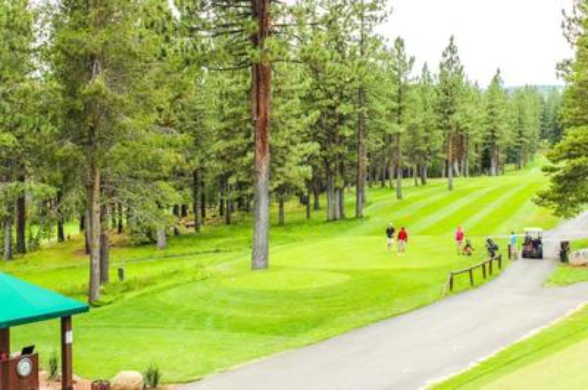 Moosetrack By Avantstay Cozy Cabin In The Of Tahoe Donner W Hot Tub ทรักกี ภายนอก รูปภาพ